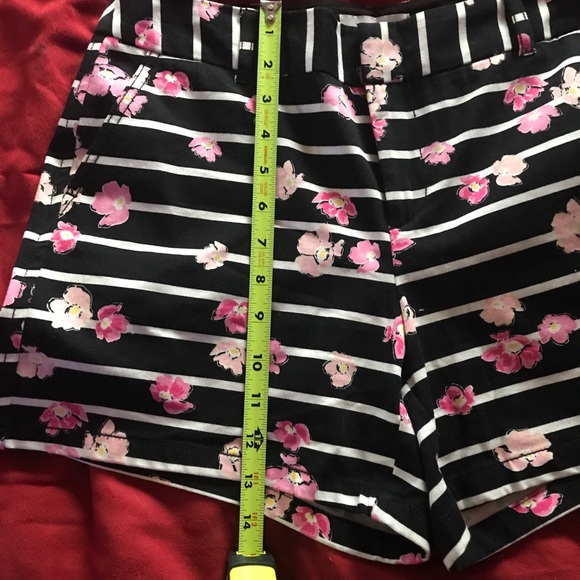 Elle Shorts - Picture 4 of 6